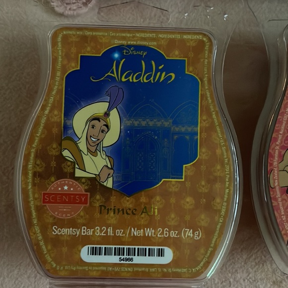 4 Disney Scentsy Bars and 3 Disney Small Shop Wax Melts - Picture 4 of 10